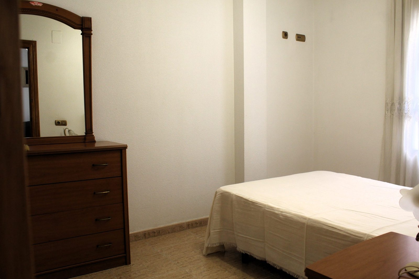 Exclusivo Piso en Calle Ramón Gallud: 2 Hab, Terraza y Suite con Aseo Privado - foto 12