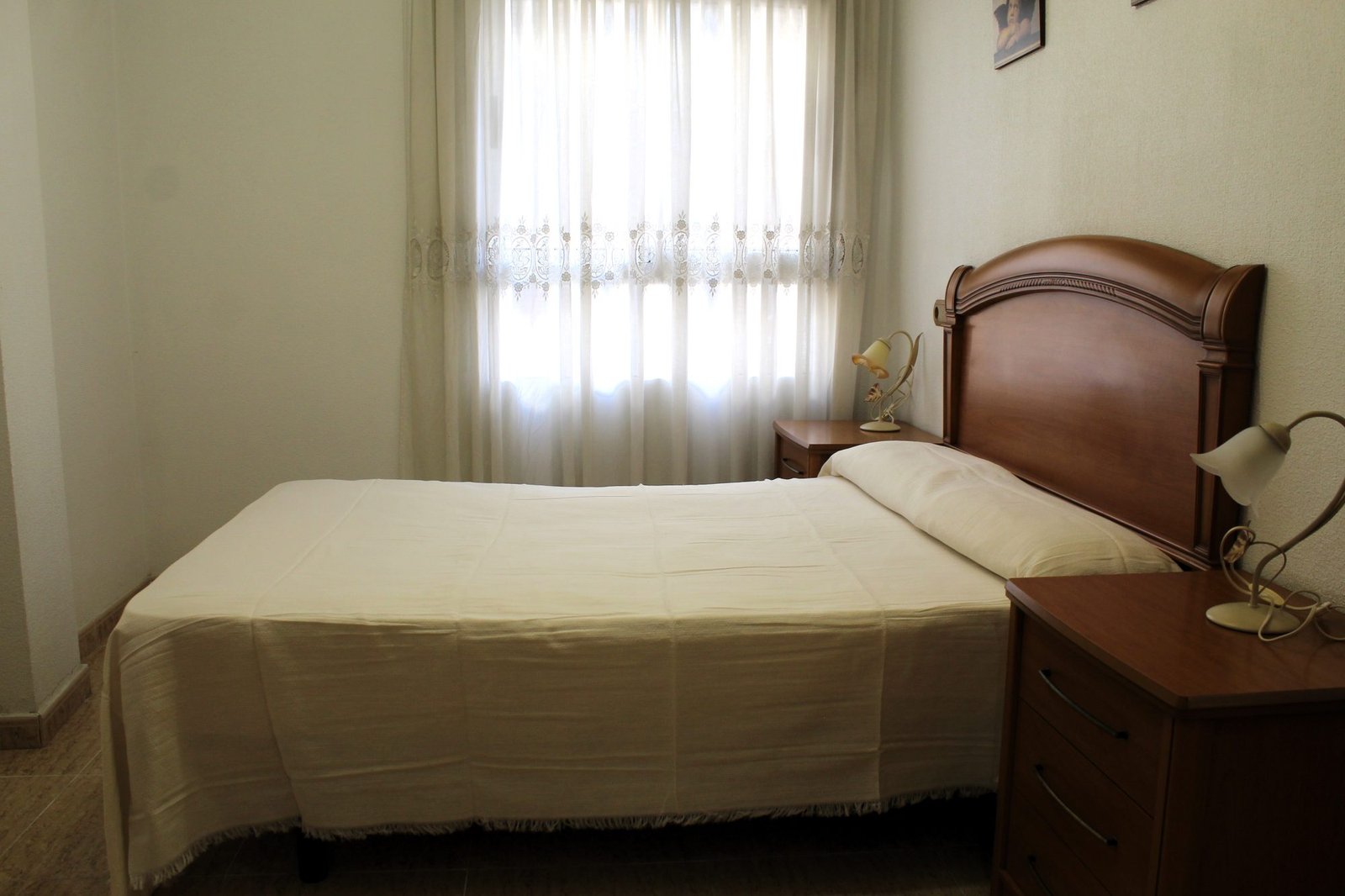 Exclusivo Piso en Calle Ramón Gallud: 2 Hab, Terraza y Suite con Aseo Privado - foto 11