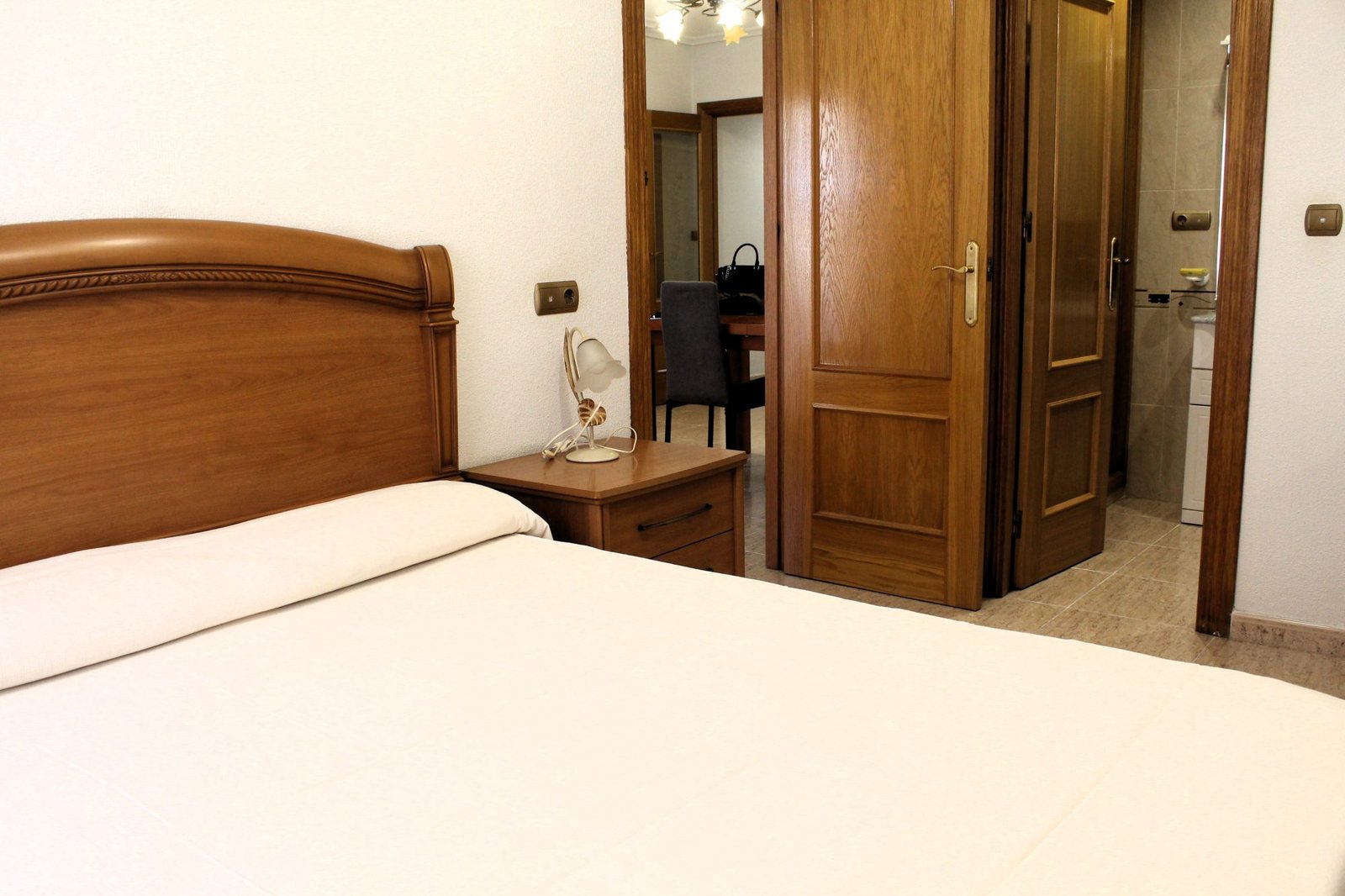 Exclusivo Piso en Calle Ramón Gallud: 2 Hab, Terraza y Suite con Aseo Privado - foto 13