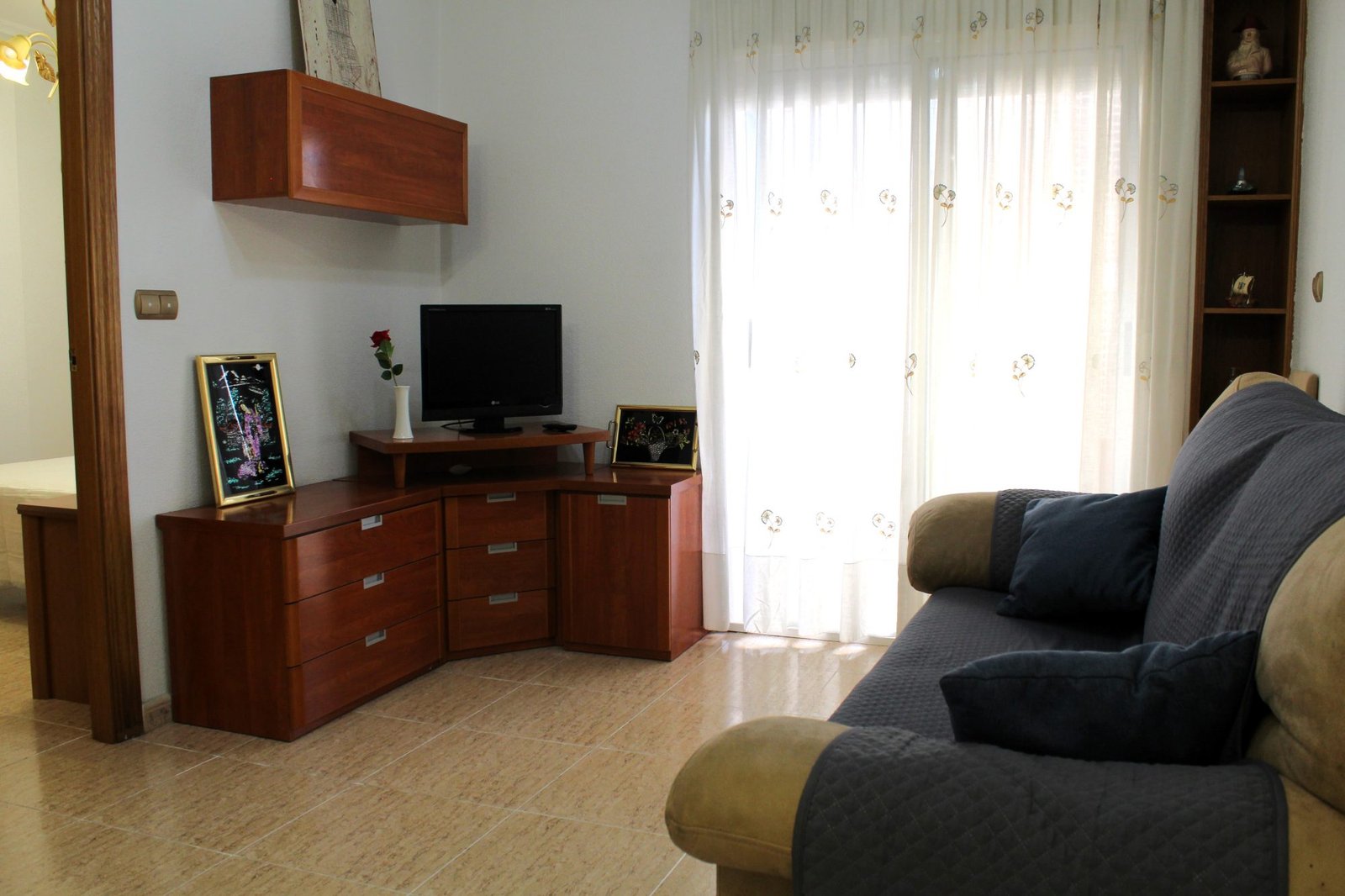 Exclusivo Piso en Calle Ramón Gallud: 2 Hab, Terraza y Suite con Aseo Privado - foto 2