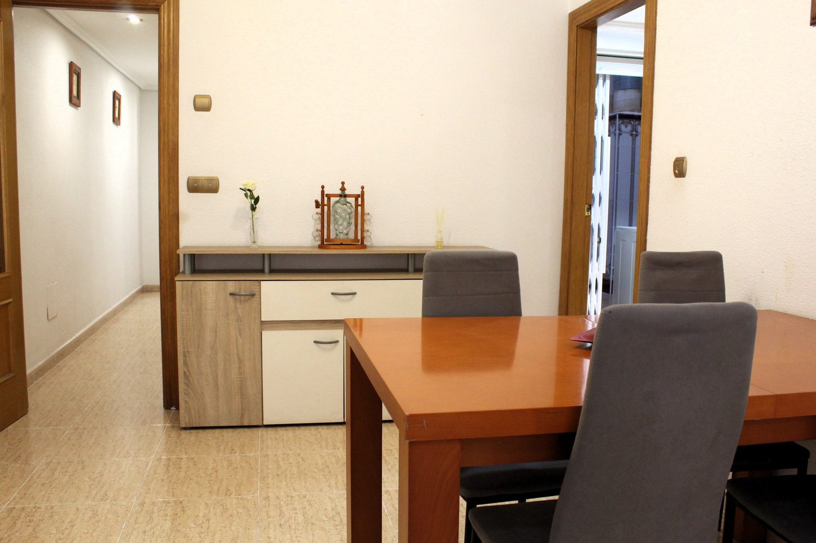 Exclusivo Piso en Calle Ramón Gallud: 2 Hab, Terraza y Suite con Aseo Privado - foto 4