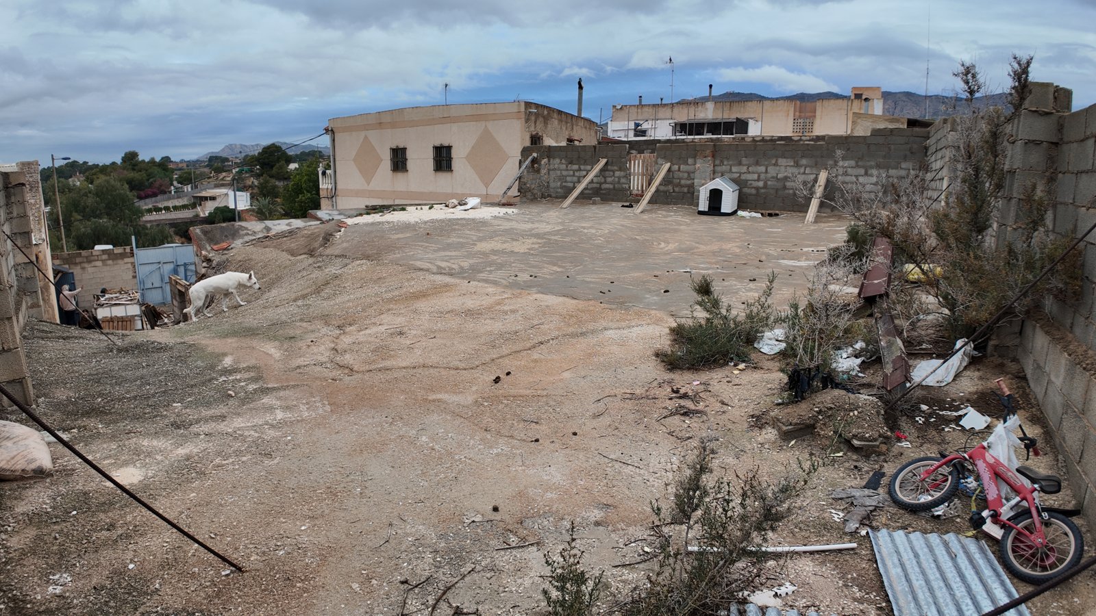 Solar Urbano con almacén Crevillente