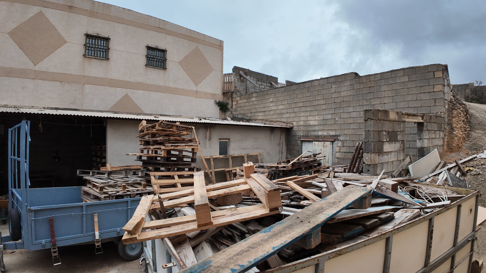 Solar Urbano con almacén Crevillente