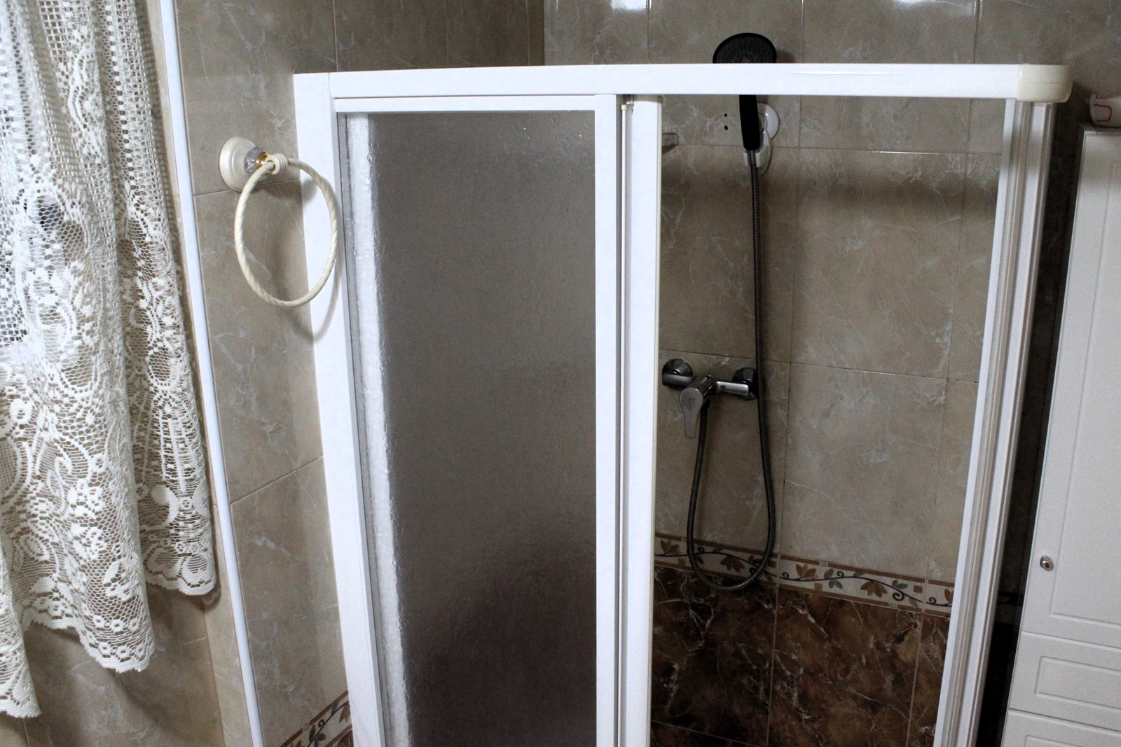 Exclusivo Piso en Calle Ramón Gallud: 2 Hab, Terraza y Suite con Aseo Privado - foto 19