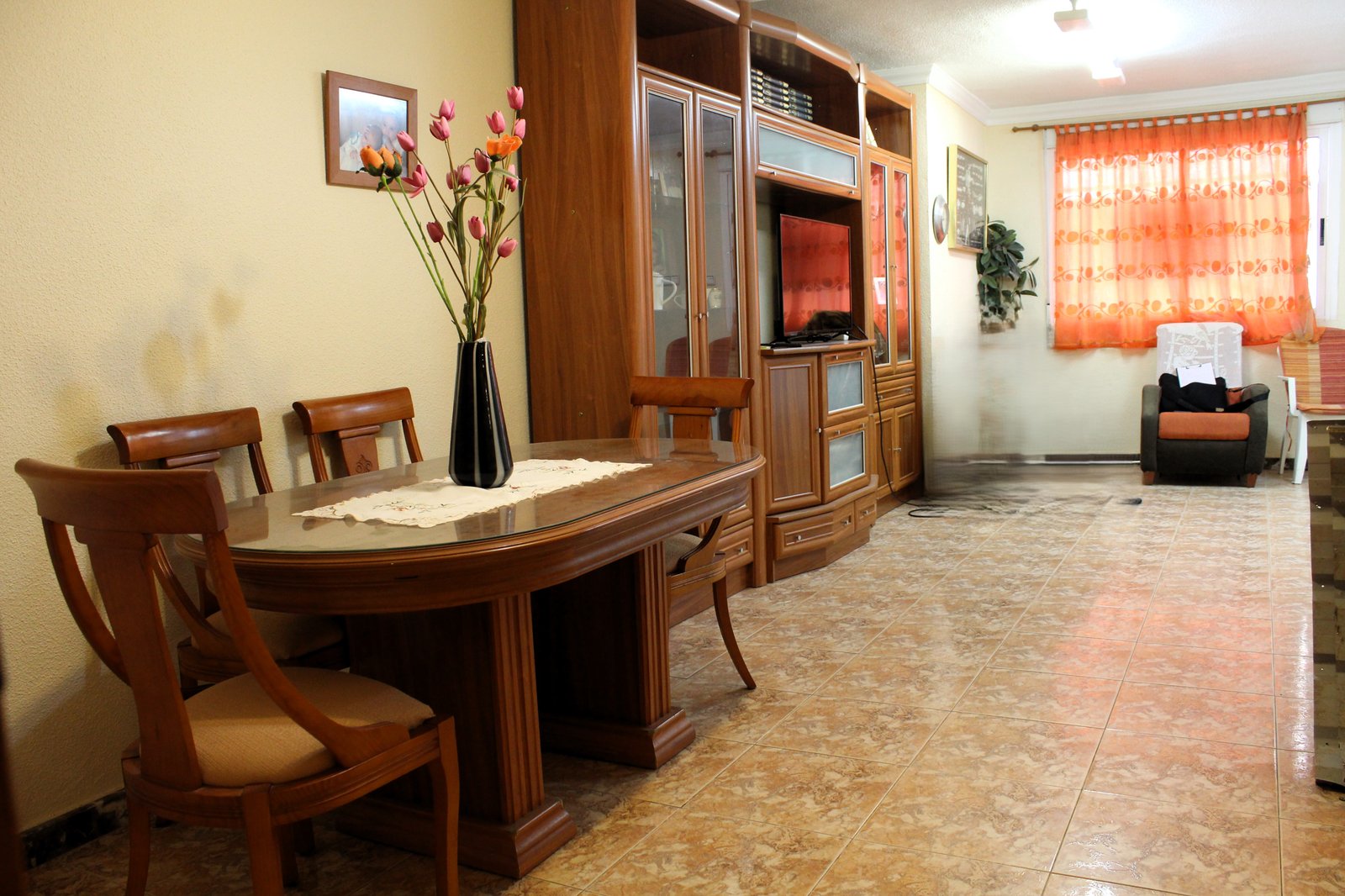 Planta baja de tres dormitorios a cincuenta metros de la playa - foto 3