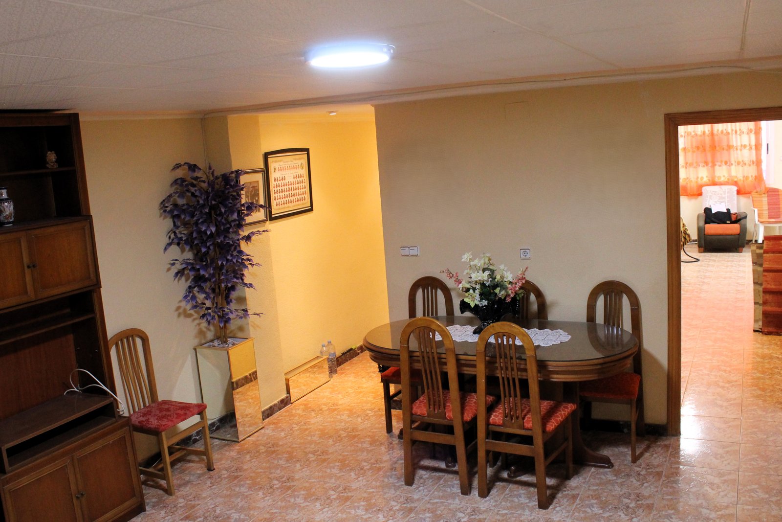 Planta baja de tres dormitorios a cincuenta metros de la playa - foto 2