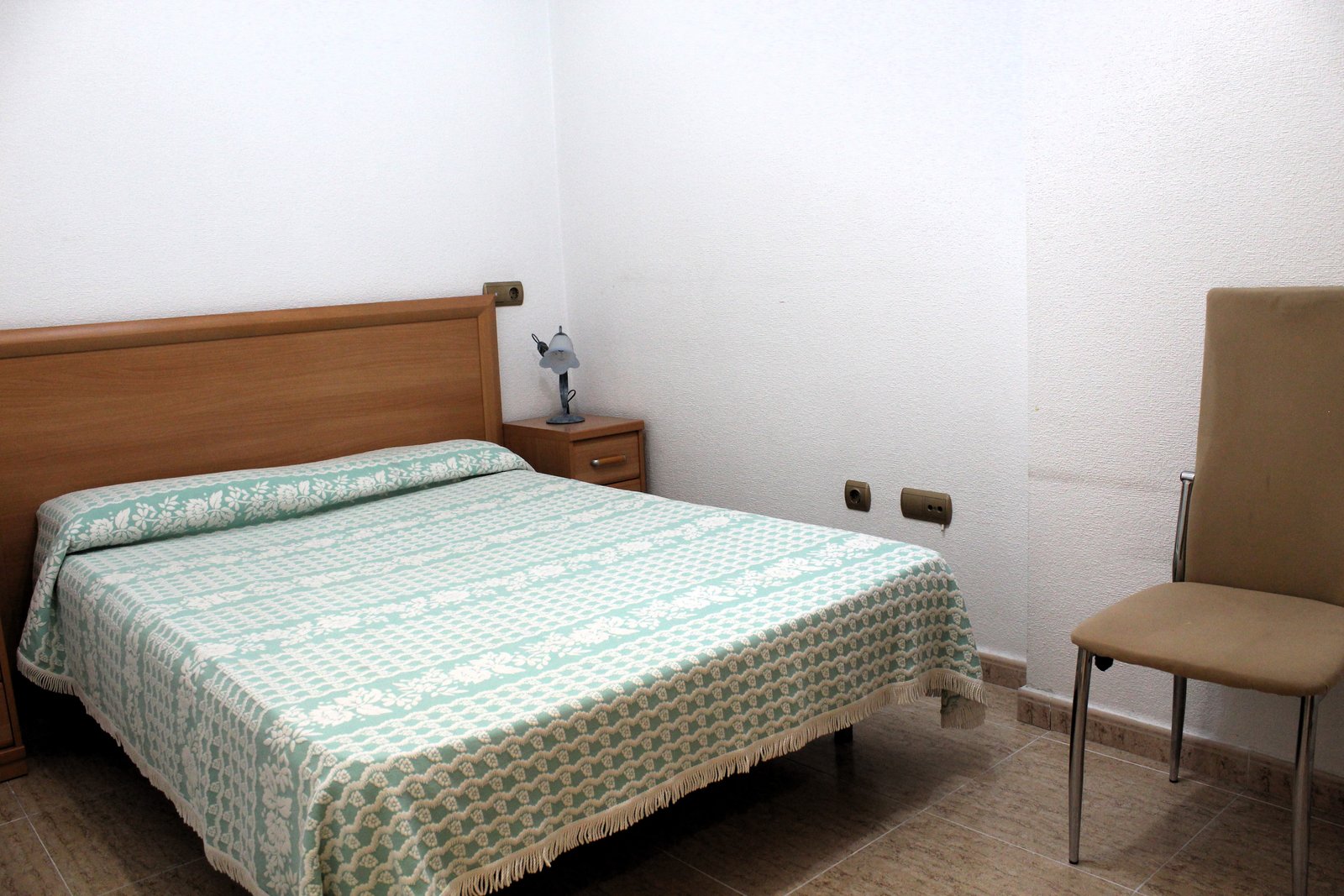 Exclusivo Piso en Calle Ramón Gallud: 2 Hab, Terraza y Suite con Aseo Privado - foto 17